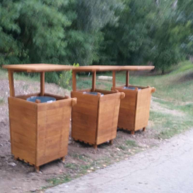 Osadenie mobiliáru - smetné koše 16.